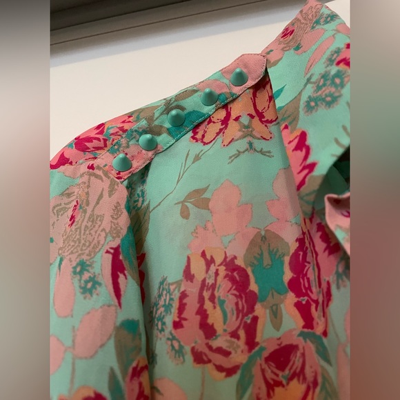 Forever 21 front tie/button up top with studs on shoulder - Picture 3 of 6